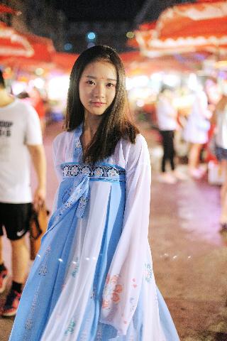 三男一女免费高清观看电视剧